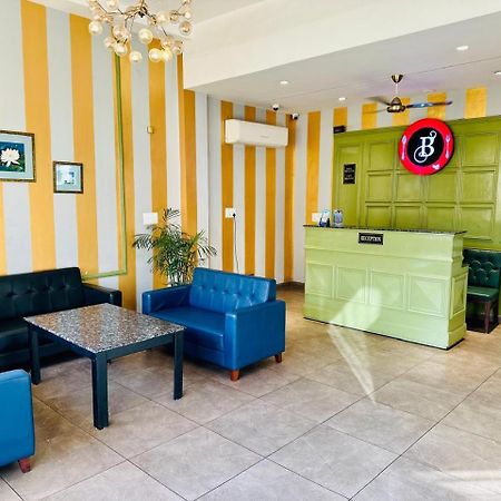 Hotel Golden Fern Patiāla Екстериор снимка