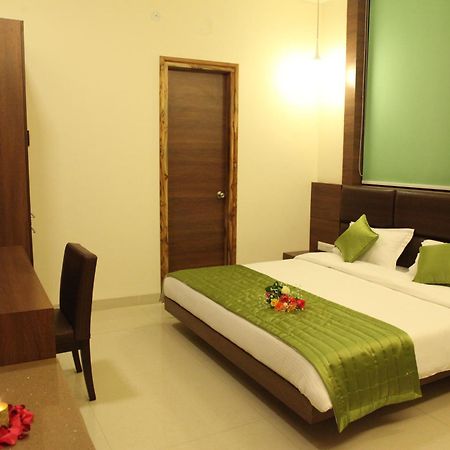 Hotel Golden Fern Patiāla Екстериор снимка
