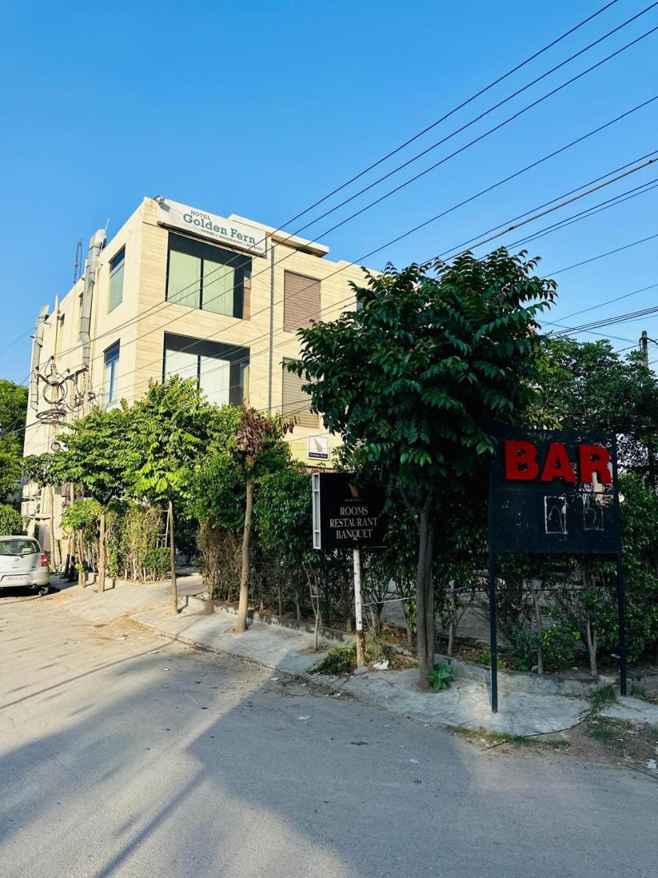 Hotel Golden Fern Patiāla Екстериор снимка
