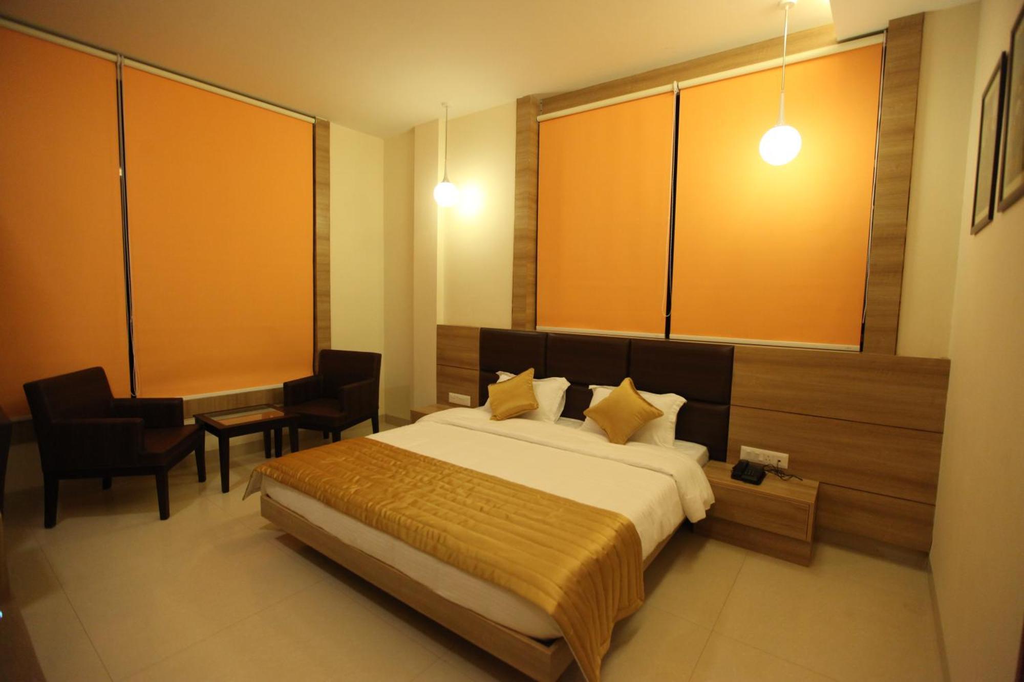 Hotel Golden Fern Patiāla Екстериор снимка