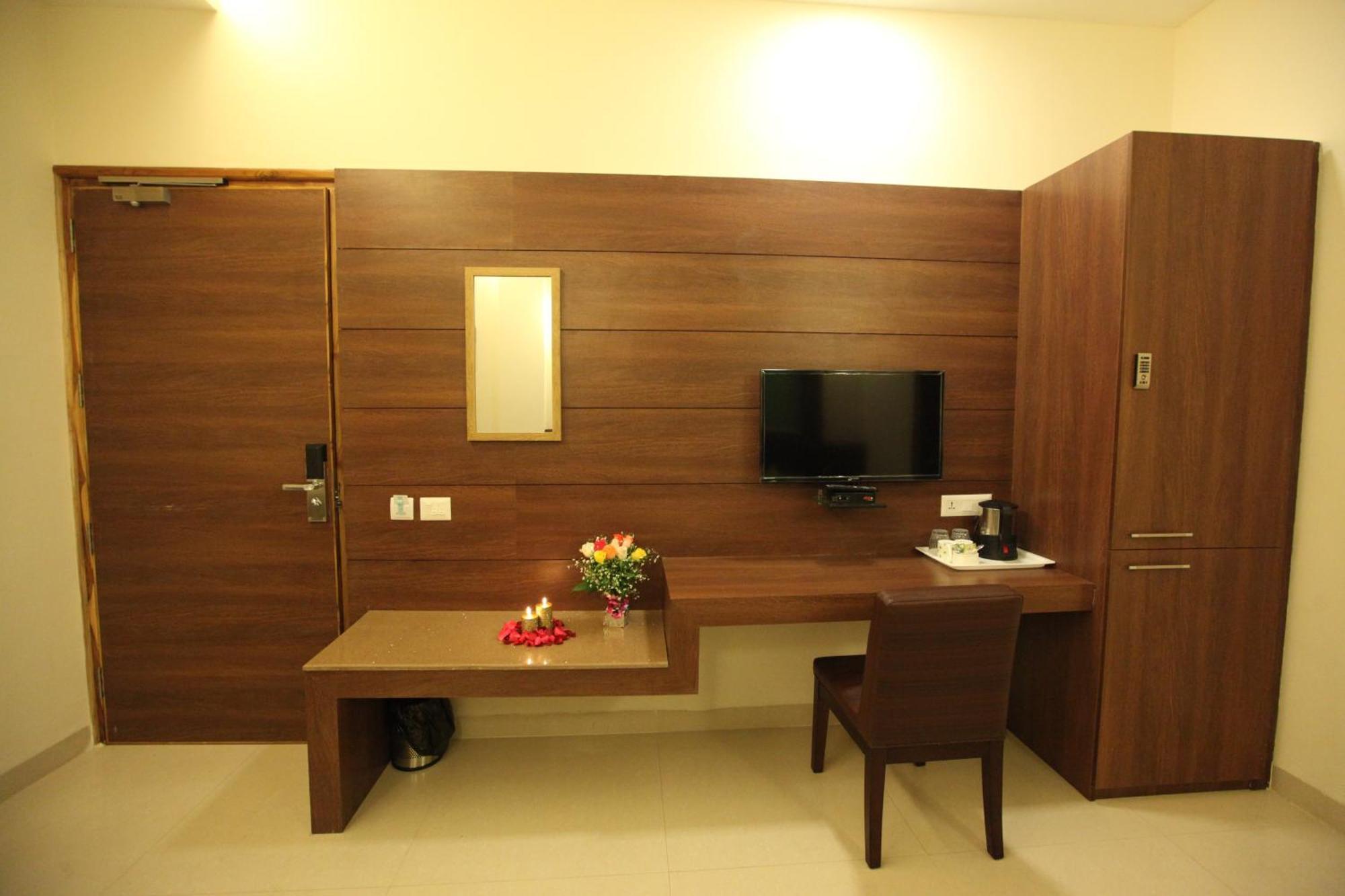 Hotel Golden Fern Patiāla Екстериор снимка